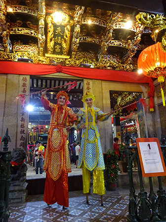 2016 thian hock keng temple stilt walkers